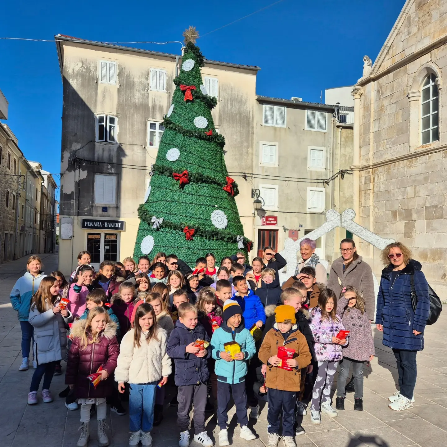 Svečani doček Svete Lucije oduševio Pag