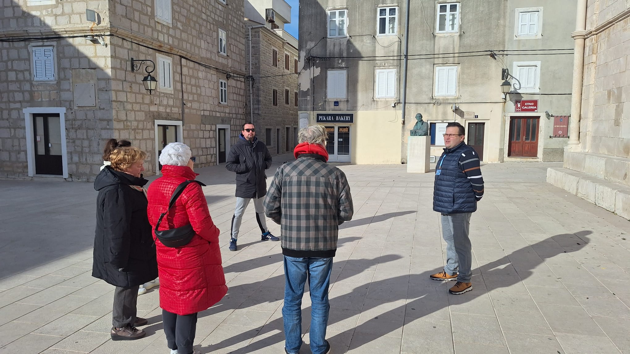 Održan besplatan obilazak grada Paga u sklopu projekta "Upoznaj svoju zemlju"